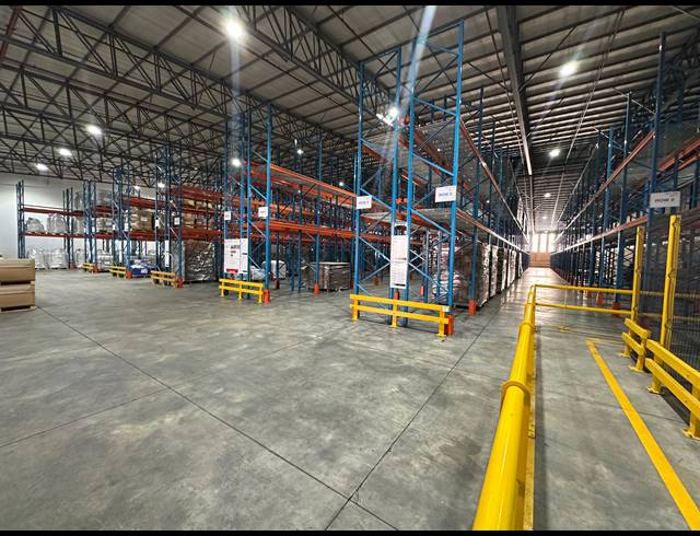 14,590M² WAREHOUSE TO LET IN NORTH RIDING